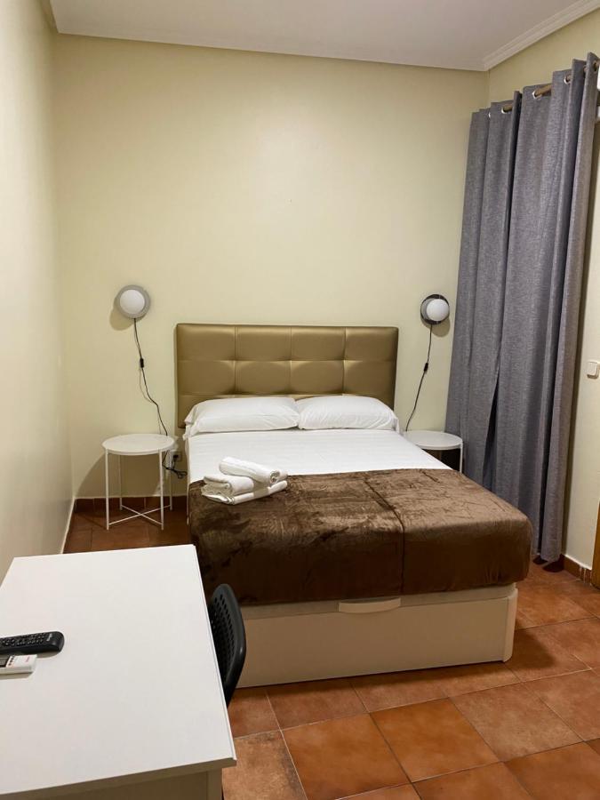 Hostal Alaska Madrid Ngoại thất bức ảnh