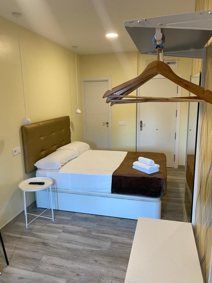Hostal Alaska Madrid Ngoại thất bức ảnh