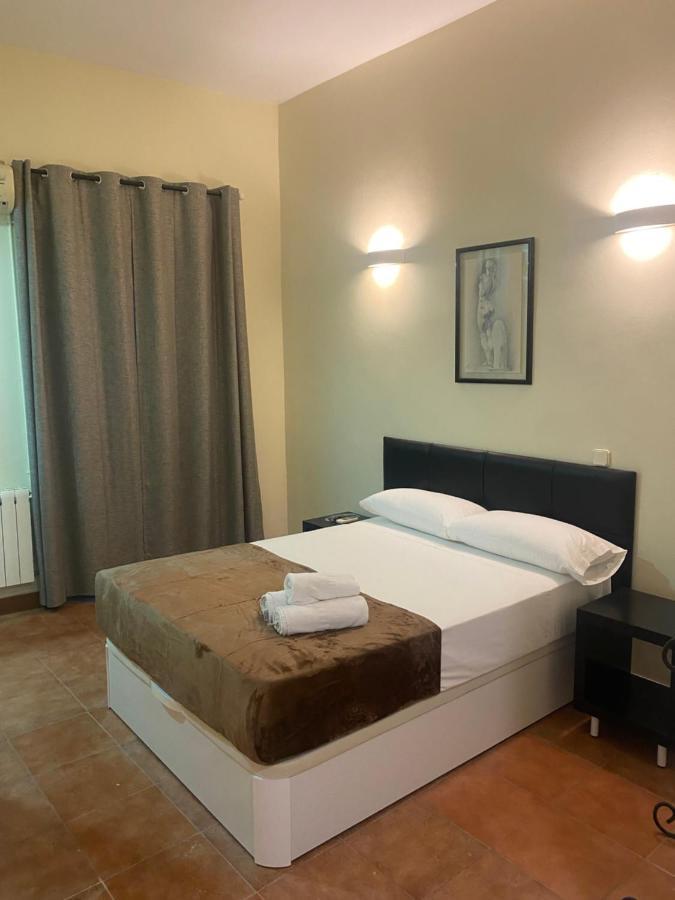 Hostal Alaska Madrid Ngoại thất bức ảnh