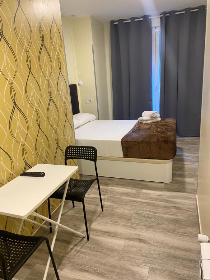 Hostal Alaska Madrid Ngoại thất bức ảnh