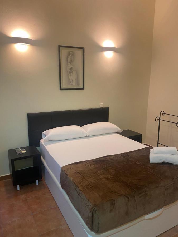 Hostal Alaska Madrid Ngoại thất bức ảnh