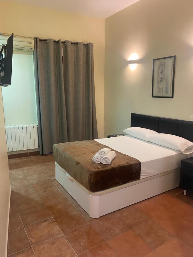 Hostal Alaska Madrid Ngoại thất bức ảnh