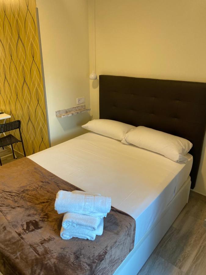 Hostal Alaska Madrid Ngoại thất bức ảnh