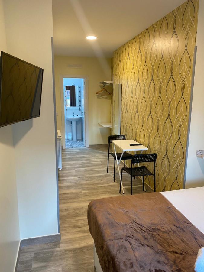 Hostal Alaska Madrid Ngoại thất bức ảnh