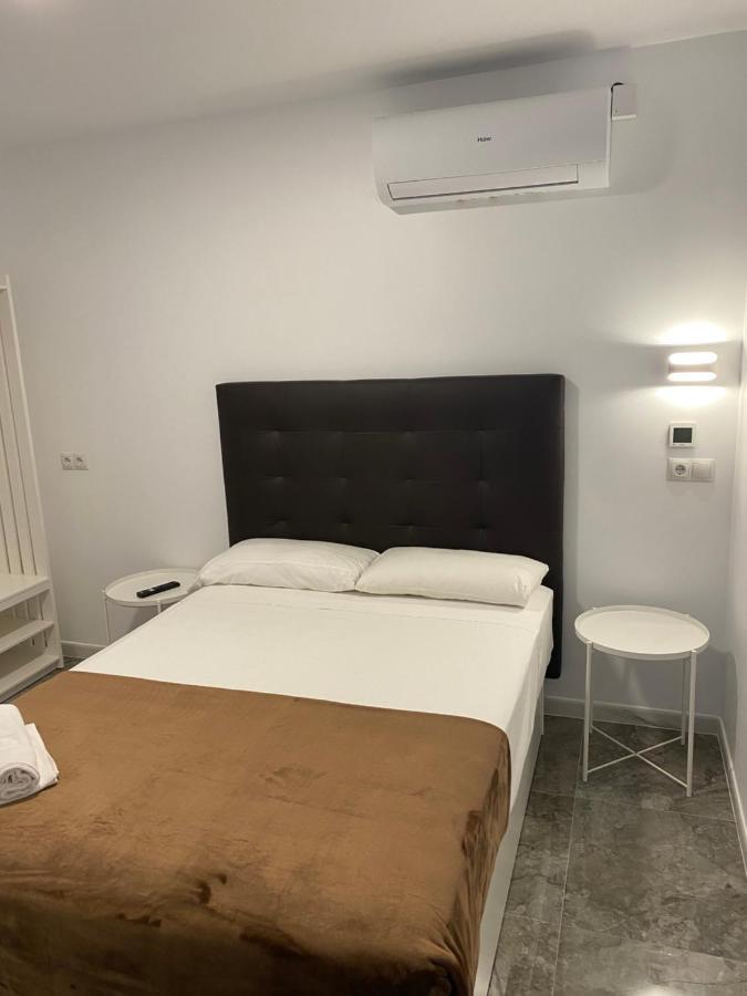 Hostal Alaska Madrid Ngoại thất bức ảnh