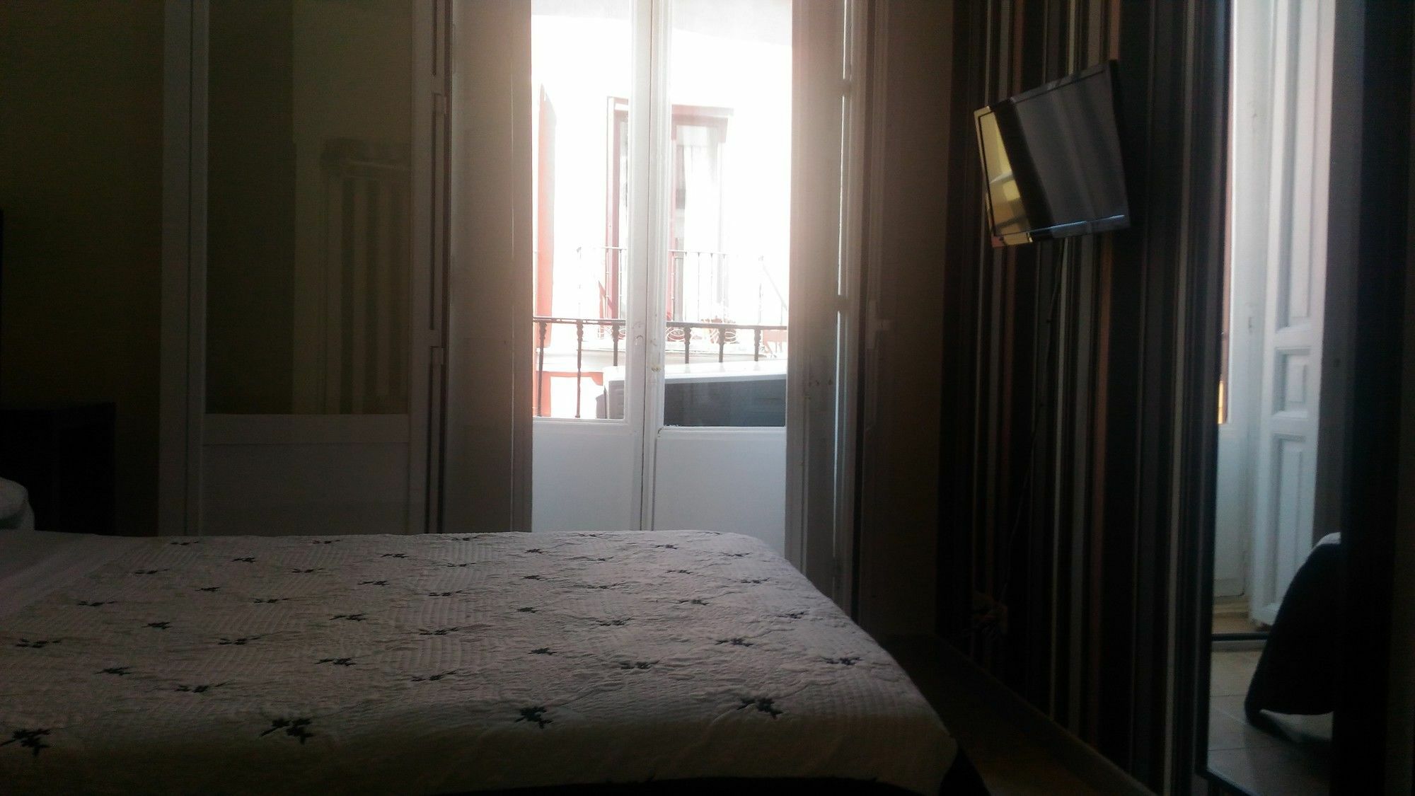 Hostal Alaska Madrid Ngoại thất bức ảnh