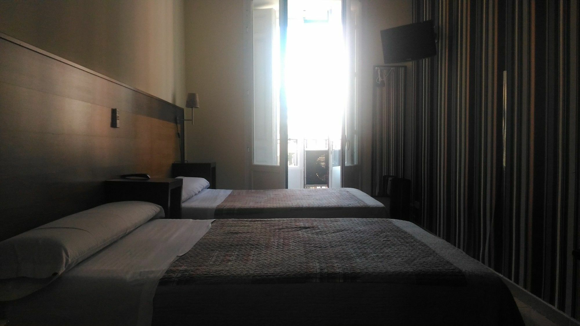 Hostal Alaska Madrid Ngoại thất bức ảnh