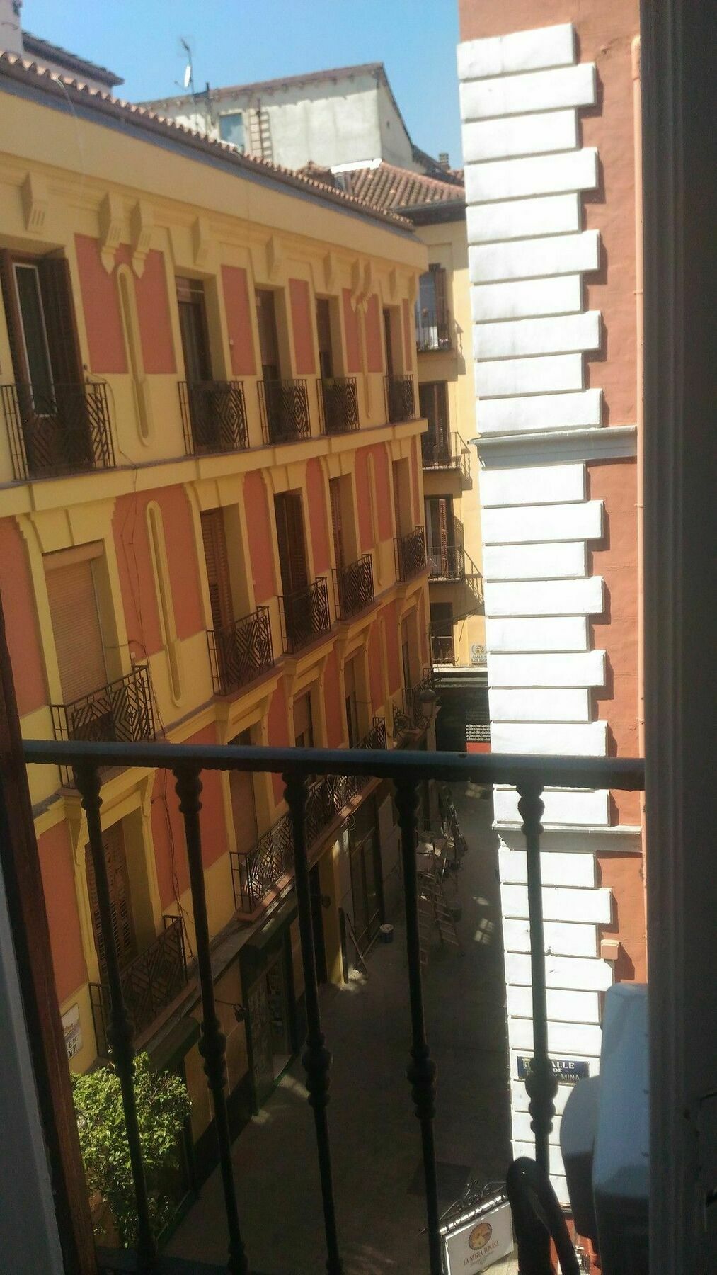 Hostal Alaska Madrid Ngoại thất bức ảnh
