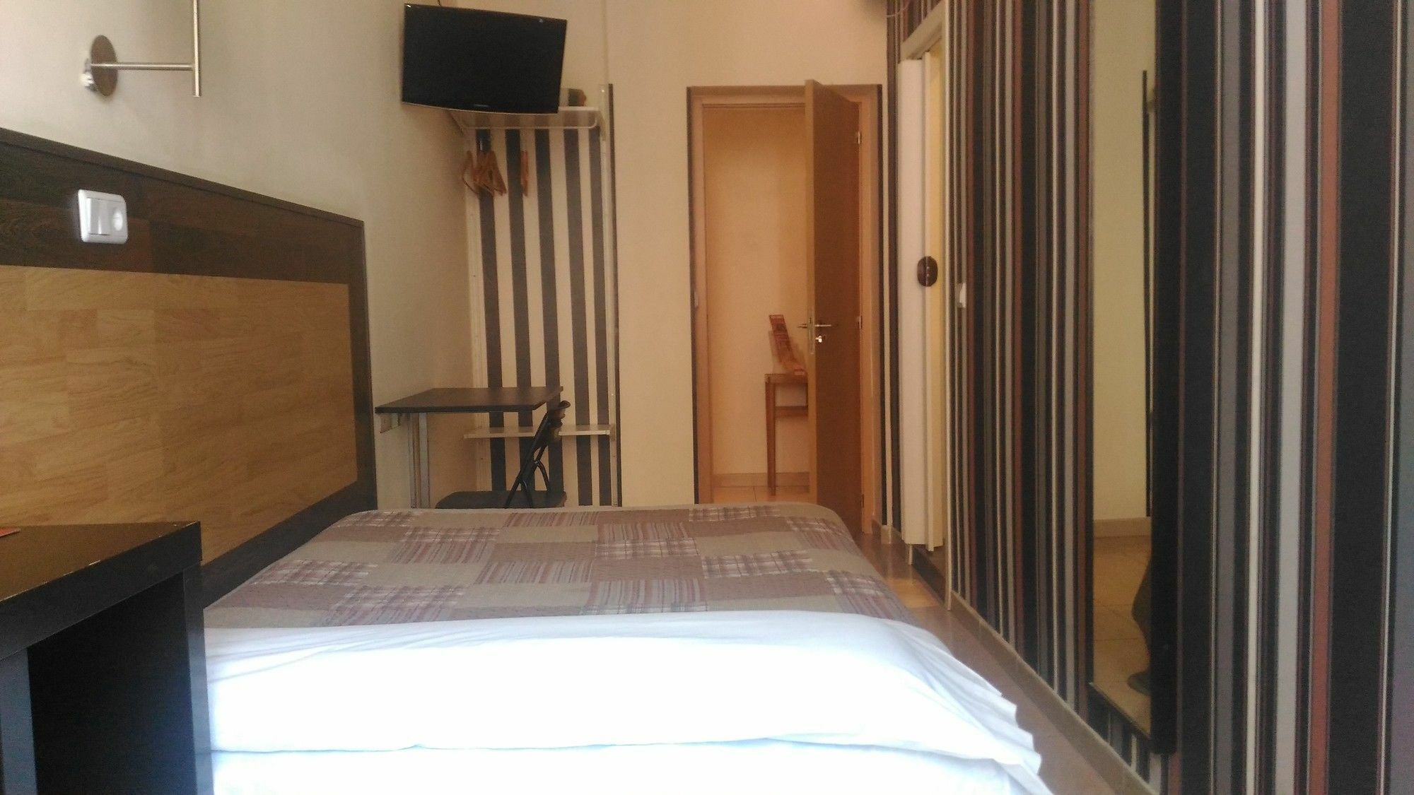 Hostal Alaska Madrid Ngoại thất bức ảnh