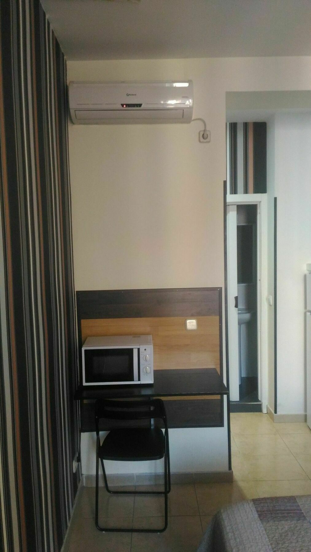 Hostal Alaska Madrid Ngoại thất bức ảnh