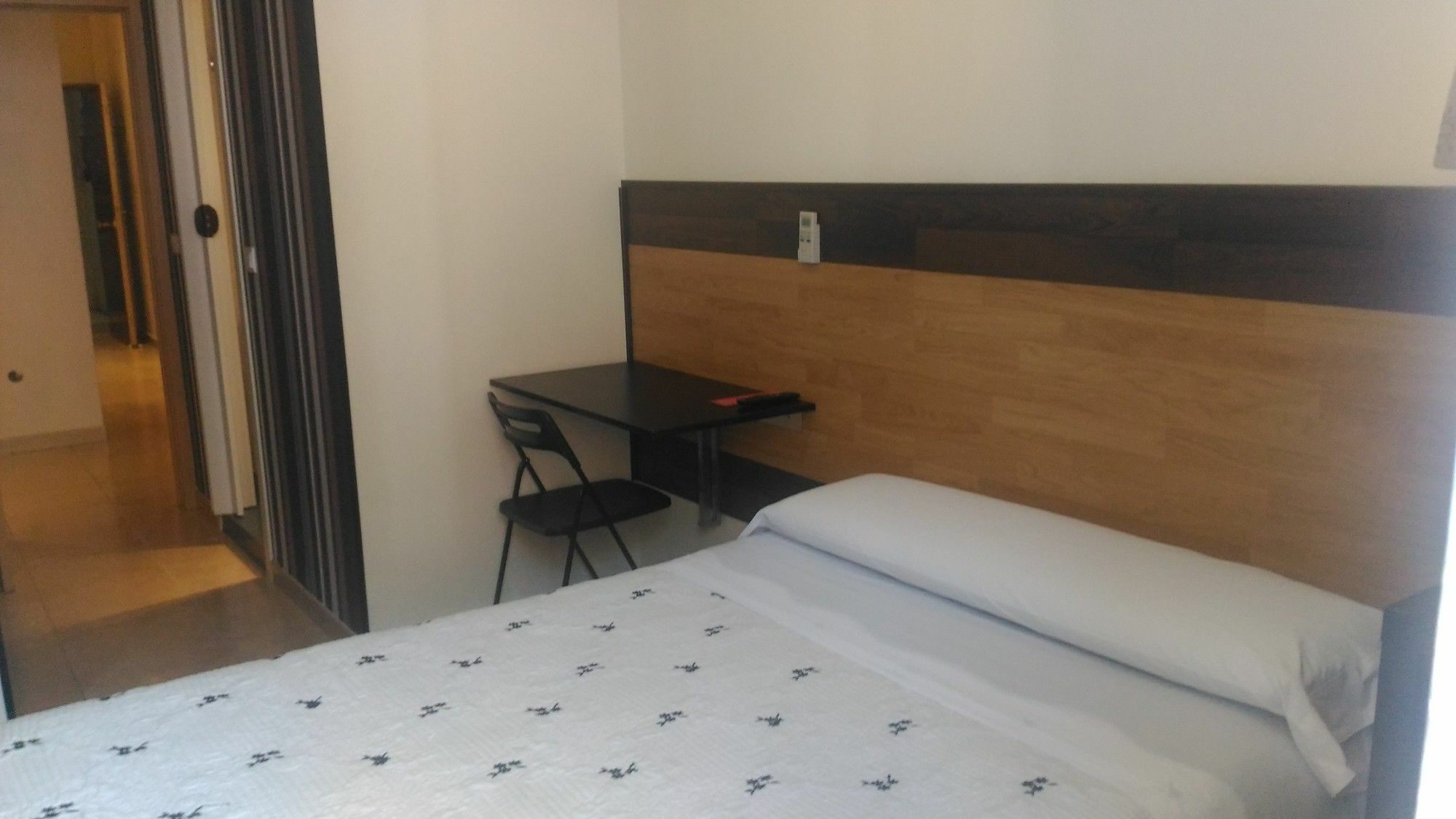 Hostal Alaska Madrid Ngoại thất bức ảnh