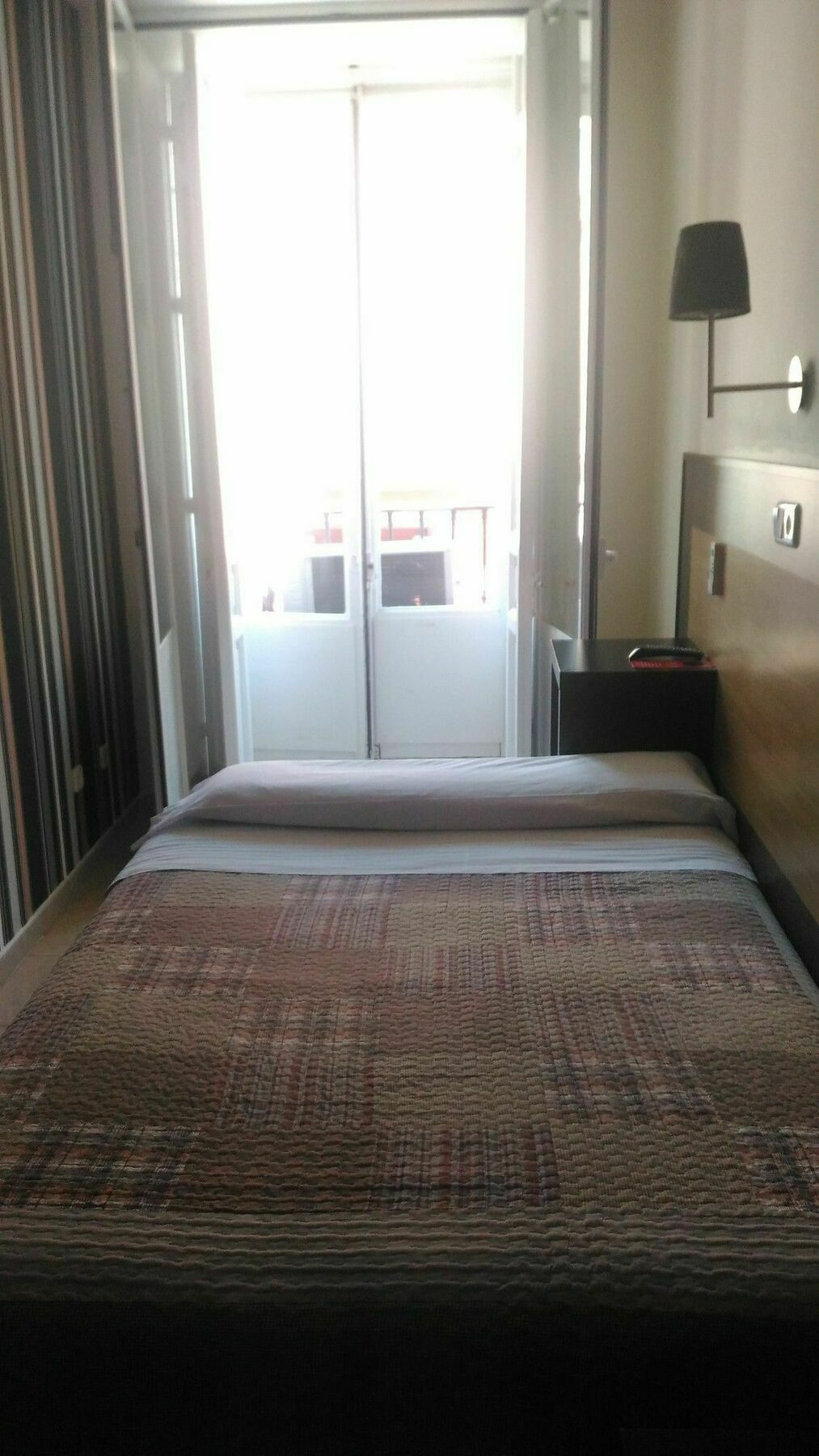 Hostal Alaska Madrid Ngoại thất bức ảnh