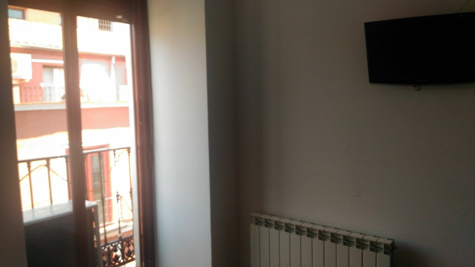 Hostal Alaska Madrid Ngoại thất bức ảnh