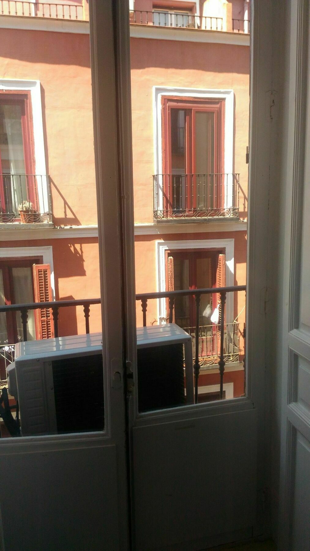 Hostal Alaska Madrid Ngoại thất bức ảnh