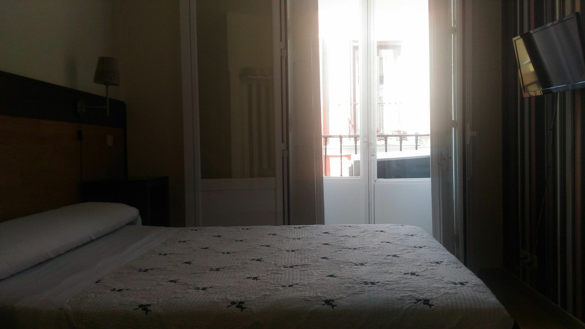 Hostal Alaska Madrid Ngoại thất bức ảnh