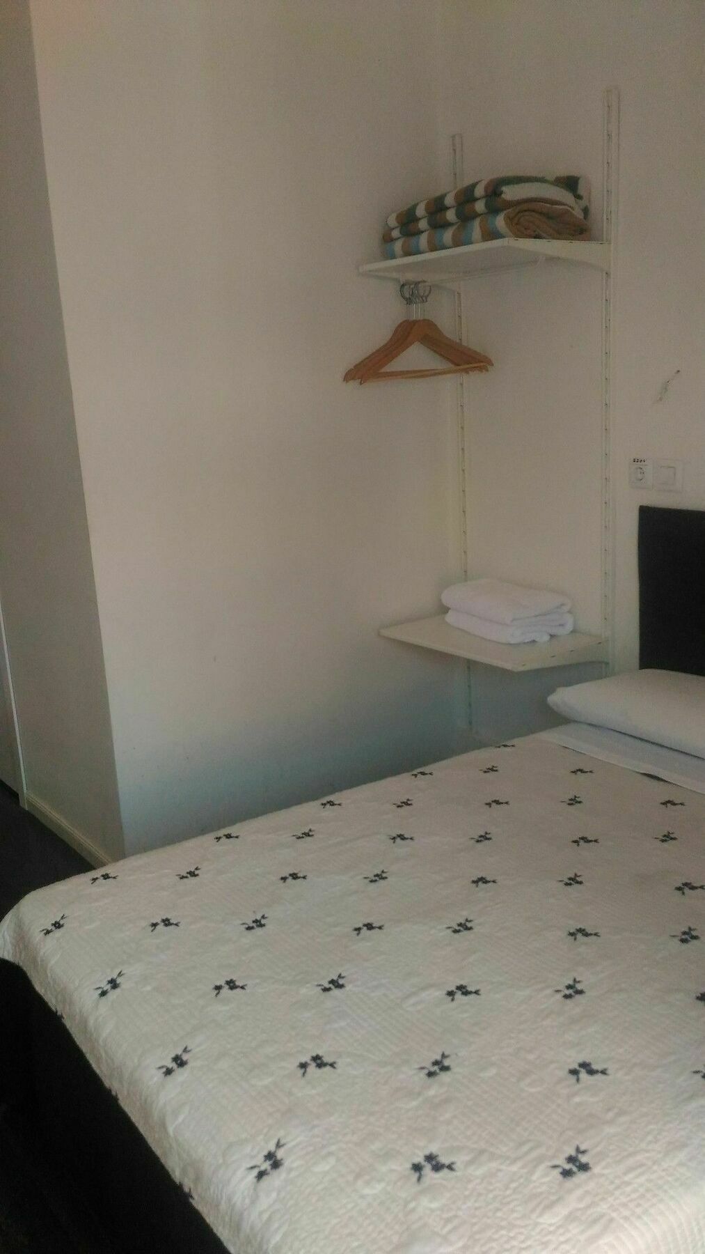 Hostal Alaska Madrid Ngoại thất bức ảnh