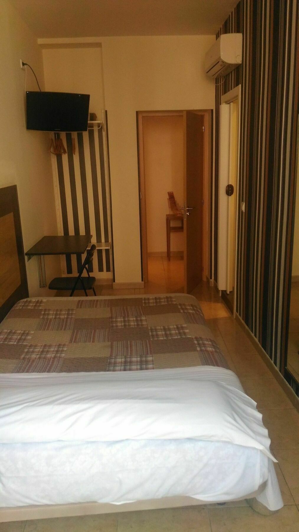 Hostal Alaska Madrid Ngoại thất bức ảnh