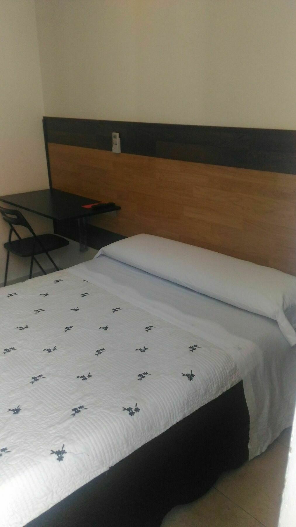 Hostal Alaska Madrid Ngoại thất bức ảnh